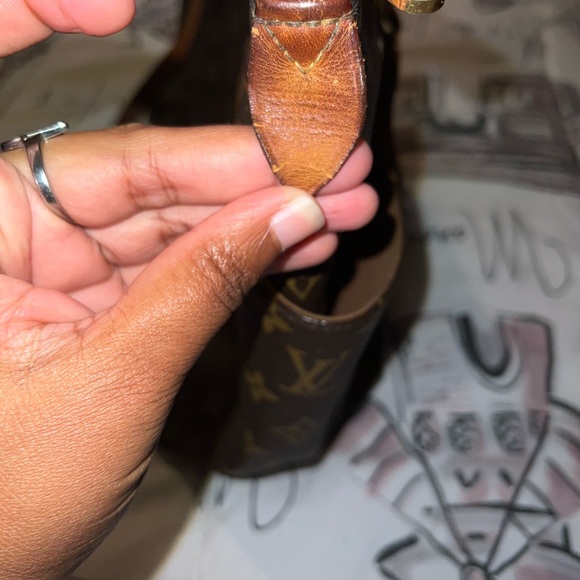 Beautiful Authentic Totally - Picture 5 of 15